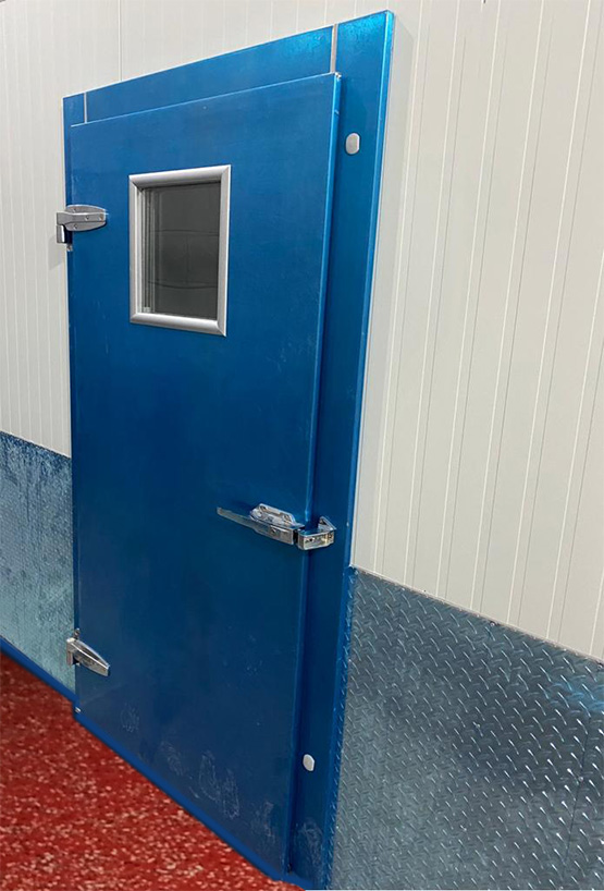 Puerta Abatible con Mirilla